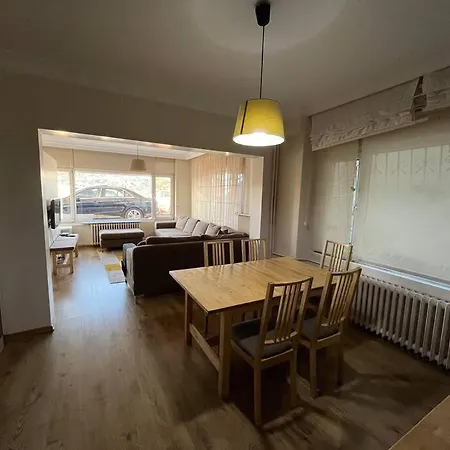 Bosphorus Waterfront Flat, Cengelkoey Apartment