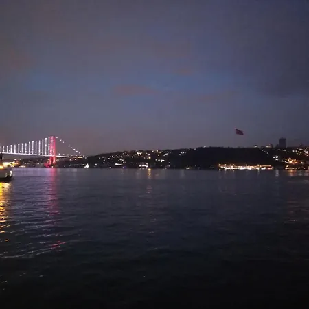 Bosphorus Waterfront Flat, Cengelkoey * Istanbul